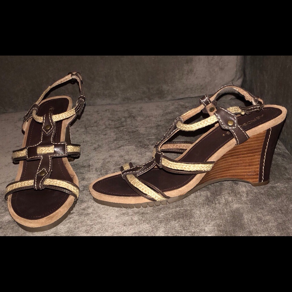 Aerosols sandals size 8